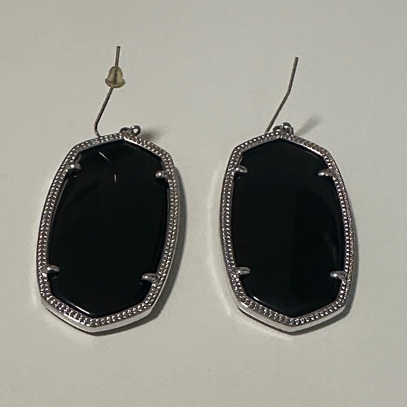 Kendra Scott Jewelry - 🌴 Kendra Scott Danielle Earrings